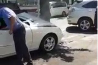 В Бишкеке столкнулись 7 машин, за рулем которых были выпускники школ <i>(видео)</i>