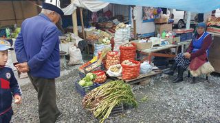 Кисличка, самса и лепешки с маком — Кара-кульджинский рынок в фотографиях