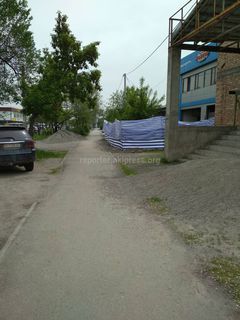 Законно ли автомойка расширяет территорию на Гагарина-Некрасова в Бишкеке? - жители Рабочего городка