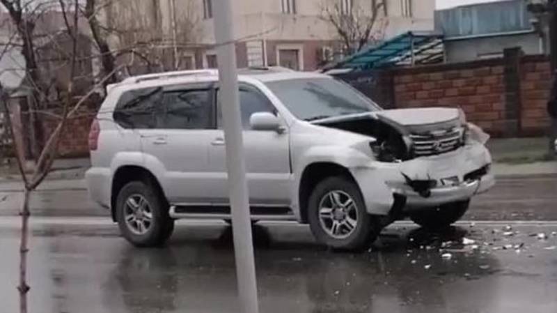 На Чапаева стукнулись два внедорожника. Видео с места аварии