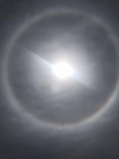 Солнечное кольцо: Жители Оша наблюдали за редким явлением — гало