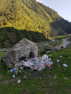 Посетители ущелья Кегети оставили после себя гору мусора <i>(фото)</i>