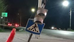 В Новопокровке накренился светофор. Фото