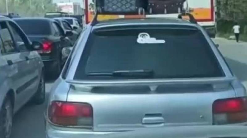 Водитель жалуется на пробки в Сокулуке. Видео