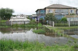 В нижней части Бишкека грунтовые воды затапливают дома <i>(фото)</i>