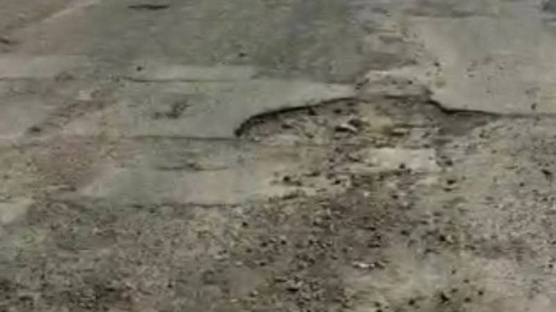 Водитель жалуется на состояние дороги Токмок-Алчалуу. Видео