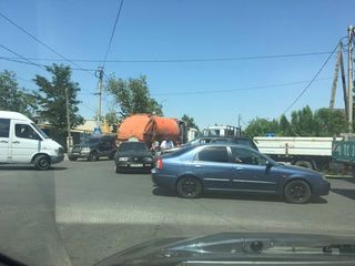 Жители снова просят установить светофор на пересечении улиц Орозбекова и Щербакова