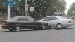 На Московской столкнулись БМВ и «Мерседес». Видео с места аварии