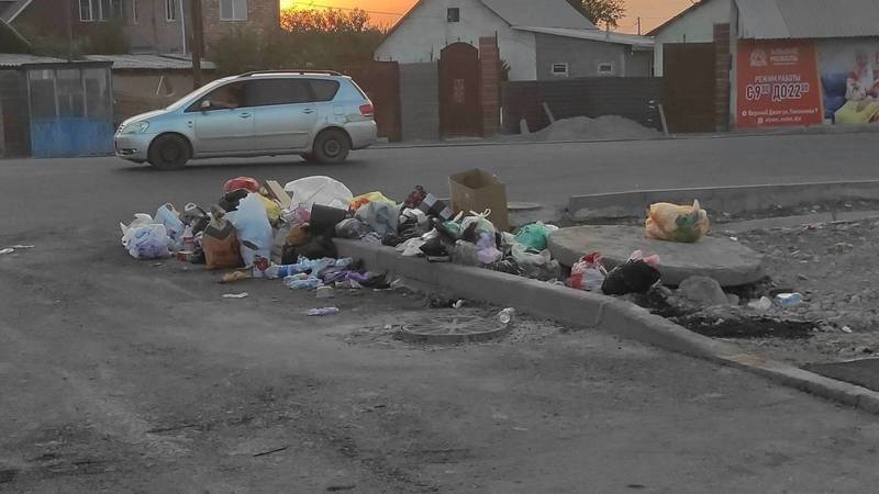 Бишкекчанин просит мэрию вернуть на ул.Шералиева мусорные баки. Фото