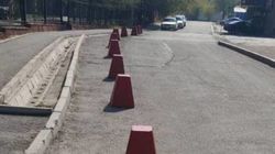 На Ахунбаева бетонные ограничители сужают дорогу. Законны ли они? - горожанин (фото)