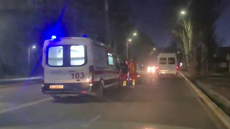 На Айтматова столкнулись две машины. Видео с места аварии