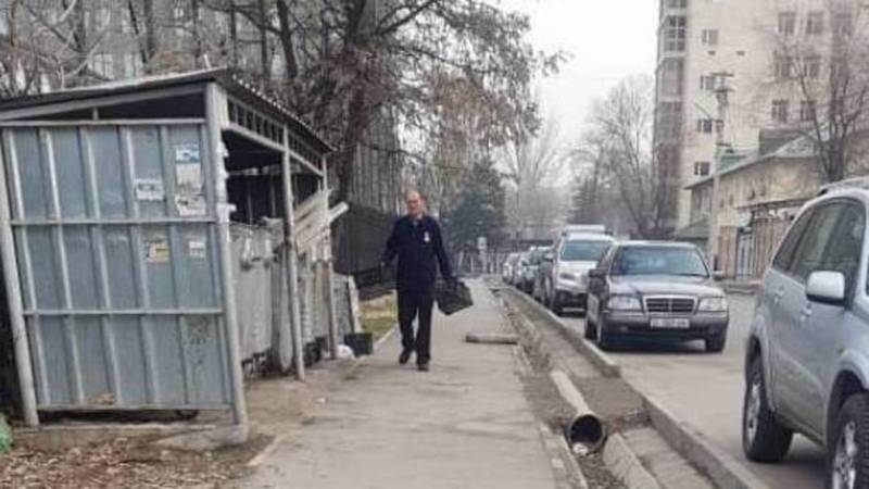 Горожанин просит увеличить количество мусорных баков на Чокморова