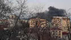 Над Бишкеком навис густой черный дым. ФОТО