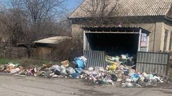 В Рабочем городке есть навес для мусорки, а самих баков нет. Фото горожанина