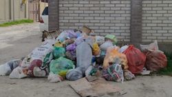 «Как в Неаполе». Улица Ай в Ак-Орго завалена мусором. Фото