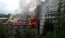 В Бишкеке на Советской горит здание. <b>Видео</b>