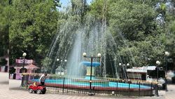 Для чего огородили фонтан в парке имени И.Панфилова, интересуется горожанин