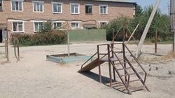Можно ли отремонтировать детскую площадку в Кызыл-Кие? Фото
