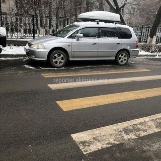 ул.Московская парковка на пешеходном переходе госномер: 01KG592AC