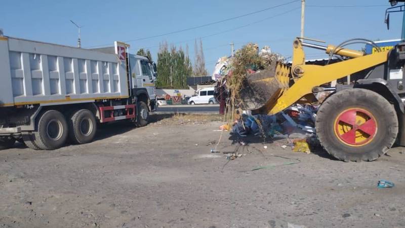 «Тазалык» вывез мусор на Чортекова. Фото
