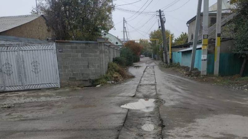 Житель Лебединовки жалуется на раскопанный асфальт. В «Газпроме» сообщили, что все недочеты будут устранены