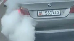 «Ежик в тумане». BMW 525 сильно дымит. Видео