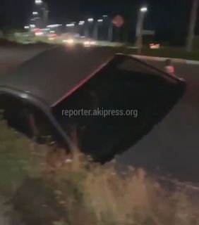 Машина вылетела с дороги близ Кольцевой. Фото и видео