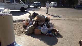 На центральных улицах города складируют мусор, - житель <b><i>(фото)</i></b>