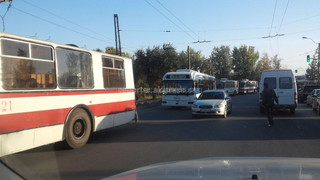 Бишкекское троллейбусное управление объяснило, почему колонна троллейбусов ехала по улице Анкара