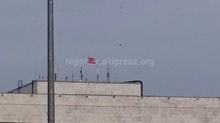На крыше Государственного исторического музея висит порванный флаг, - читатель <b><i>(фото)</i></b>
