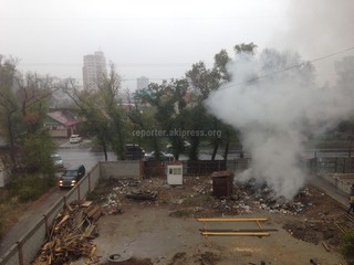 Санитарно-экологическая экспертиза не нашла подтверждение сообщению читателя, что на стройплощадке по улице Медерова сжигают строительный мусор, - мэрия