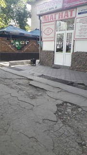Тротуар на пр.Айтматова превратился в «полосу препятствий», - читатель (фото)