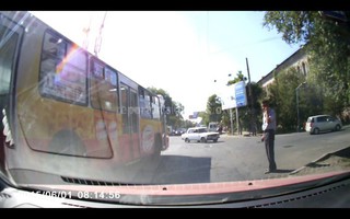 Водитель троллейбуса, проехавший на красный свет светофора на Жукеева-Пудовкина-Ахунбаева, предупрежден за нарушение, - Бишкекское троллейбусное управление