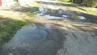 В городе Кара-Балта из-под земли пробивается вода и топит улицу, - читатель (фото)