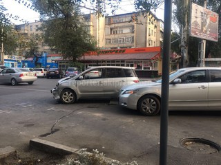 На пересечении улиц Тыныстанова и Московской произошло ДТП, - очевидец <i>(фото)</i>