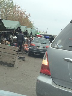 Сотрудник МВД на служебной автомашине отоваривался на базаре <i>(фото)</i>