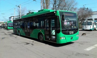 Работа троллейбусов была осложнена из-за оборванных линий после снегопада, - мэрия Бишкека