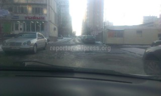 «Бишкекасфальтсервис» скоро демонтирует «лежачий полицейский» возле дома №60 в мкр Тунгуч