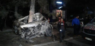 На перекрестке Юнусалиева-Горького Toyota врезалась в дерево, погиб водитель <i>(фото)</i>