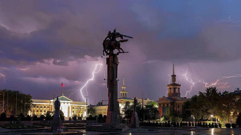 Завораживающий закат, звездное небо и удар молнии — Необычный Бишкек глазами китайского фотографа