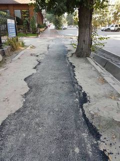 Тротуар на участке ул.Турусбекова был вскопан для прокладки силового кабеля и после работ не был восстановлен, - житель (фото)