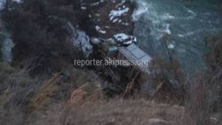 В Чон-Кемине грузовик упал в реку. Два человека погибли <i>(фото)</i>