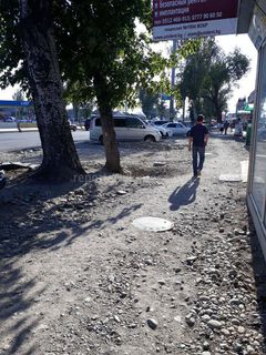 Бишкекчане просят принять меры по ускорению ремонта тротуара проспекта Жибек Жолу