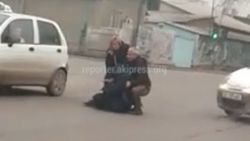 Видео – В Бишкеке на Л.Толстого-Панфилова водитель «Матиз» сбил пешехода