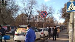 В Бишкеке на Токтогула-Кулиева таксисты устроили «автовокзал». Горожанину следует обратится в УОБДД ГУВД г.Бишкек , - мэрия