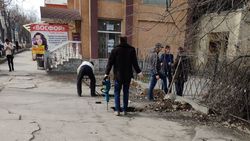 В Бишкеке на улице Ахунбаева разрыли тротуар, - читатель (фото)