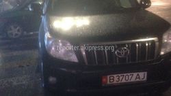 В Бишкеке на Чуй-Исанова водитель «Тойоты» припарковался на «зебре» (фото)