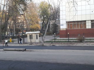 Столбы по ул.Турусбекова еще не восстановлены после ремонта дороги, - читатель Бекултан