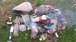 В селе Бает на берегу озера разбросано много мусора (видео)