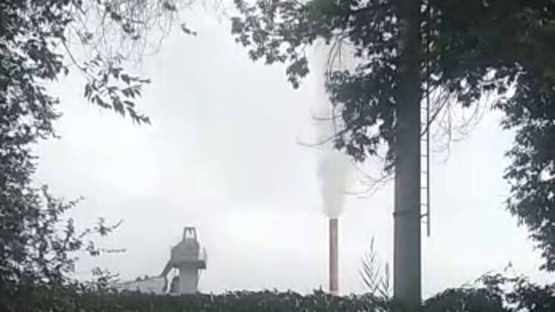 Асфальто-бетонный завод около рынка Дордой, загрязняет экологию (видео)